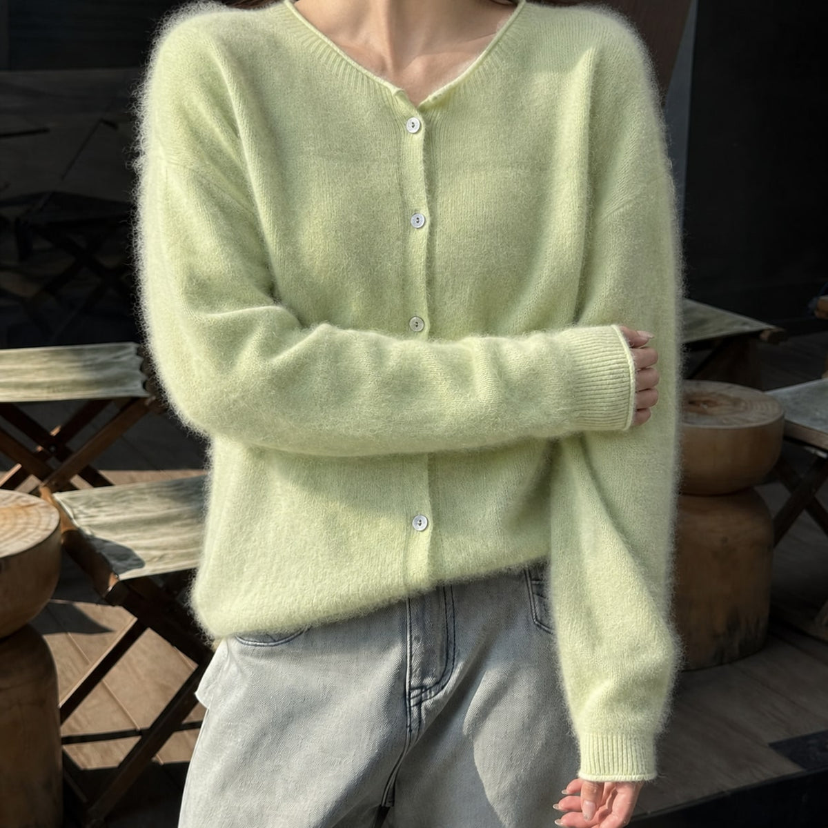 Fluffy sweater cardigan dame i børstet strik med rund hals og knapper, farve grøn