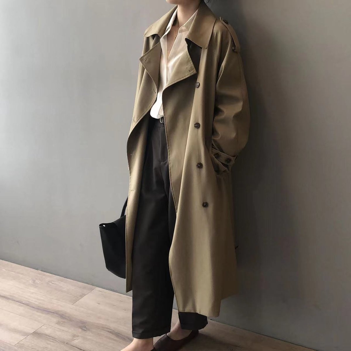 Dobbeltradet vandafvisende lang trenchcoat i khaki