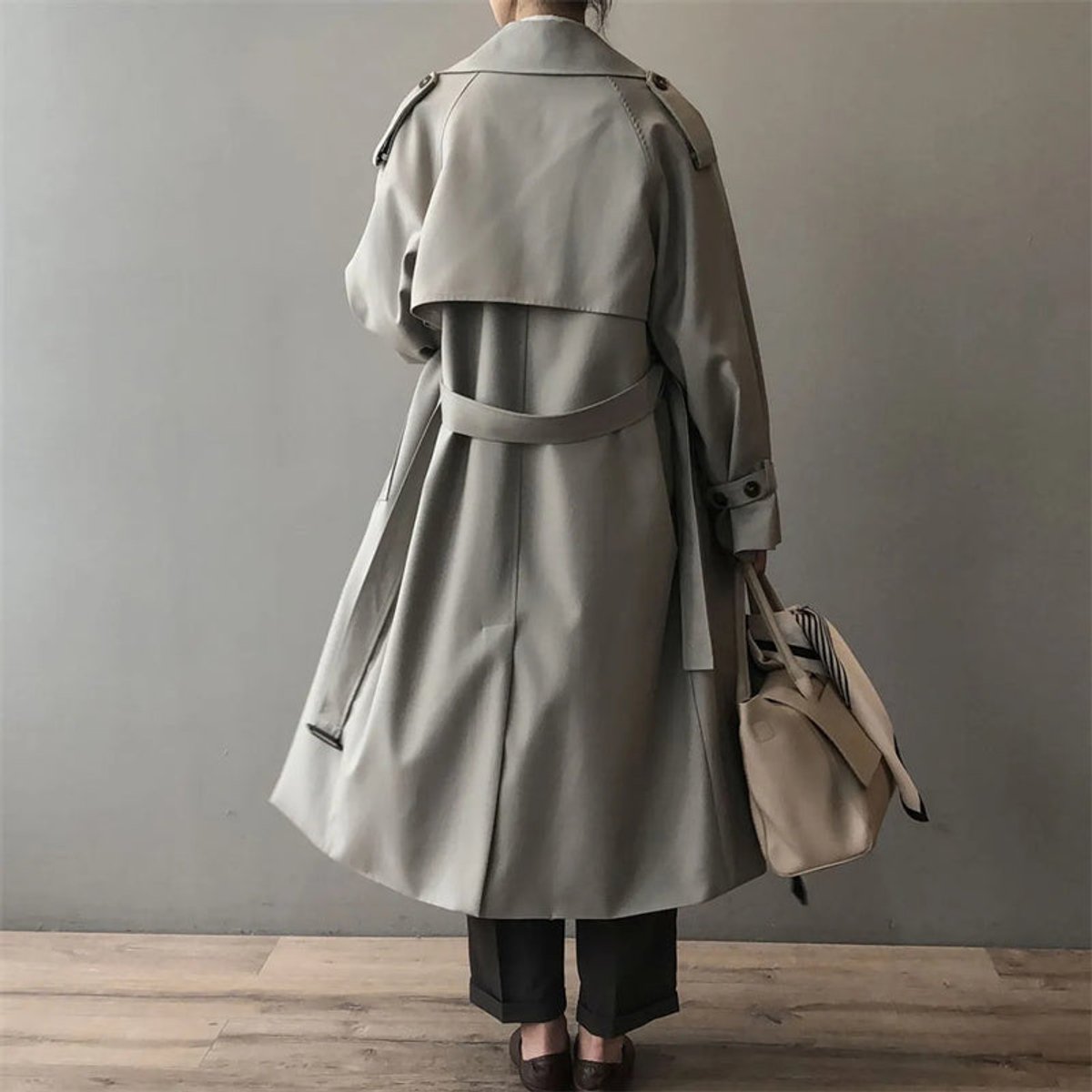 Dobbeltradet vandafvisende lang trenchcoat