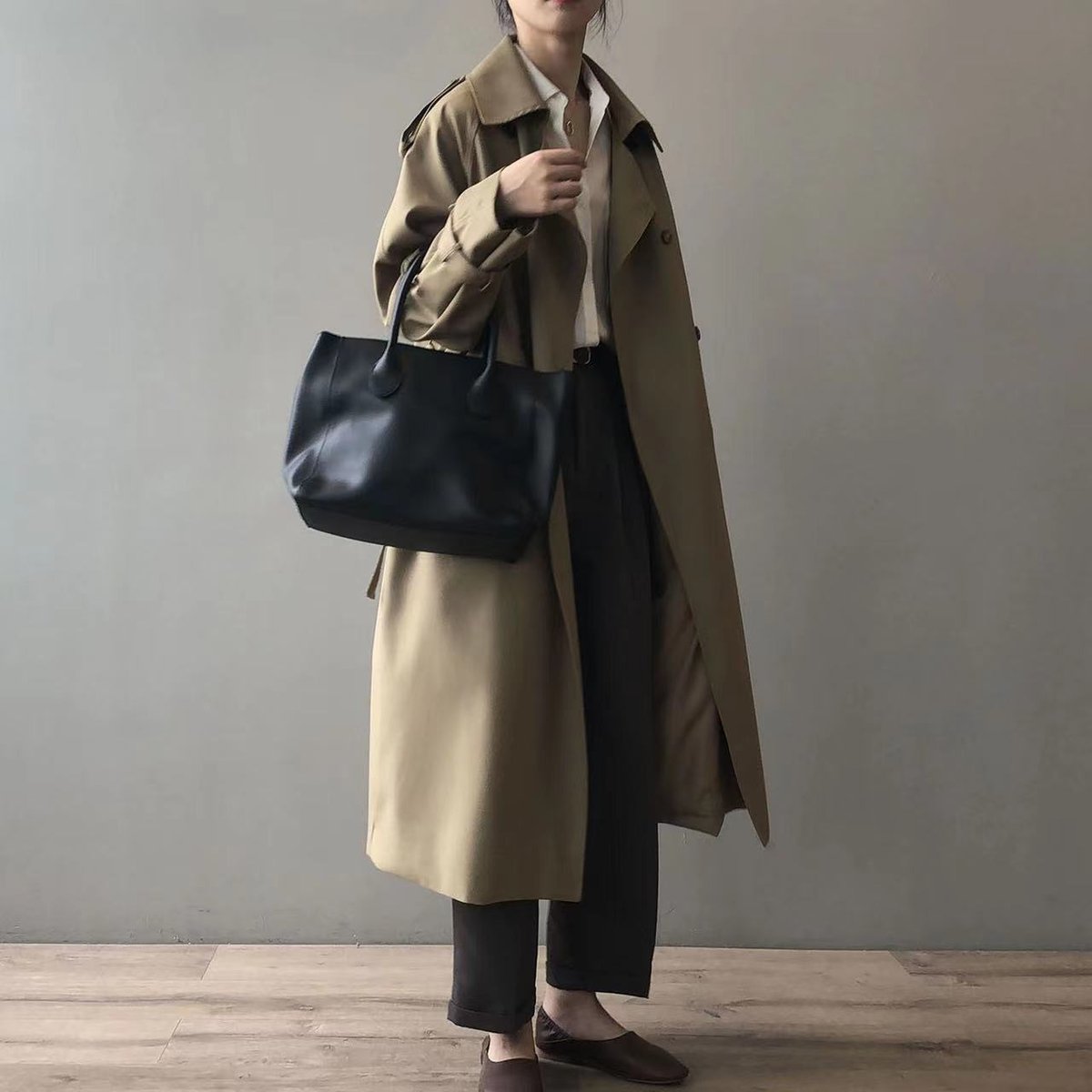Dobbeltradet vandafvisende lang trenchcoat