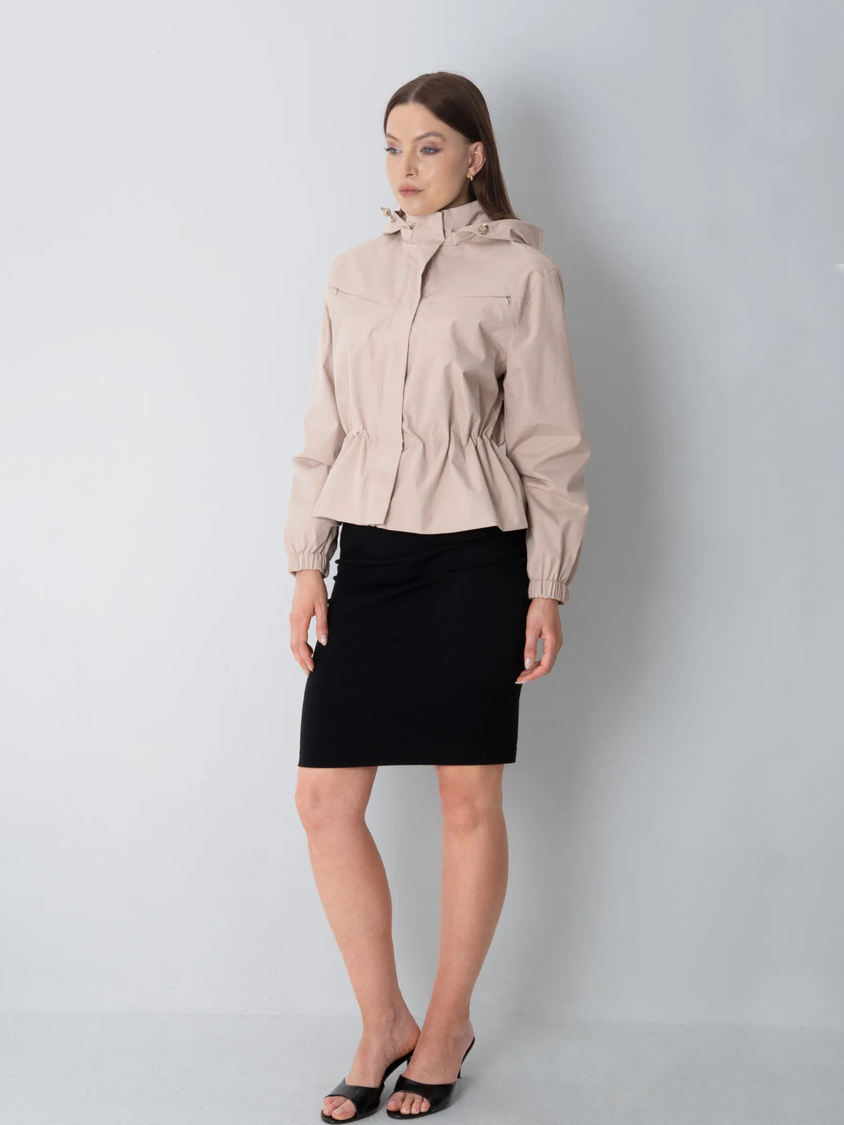 Kort sommerregnjakke i lys beige