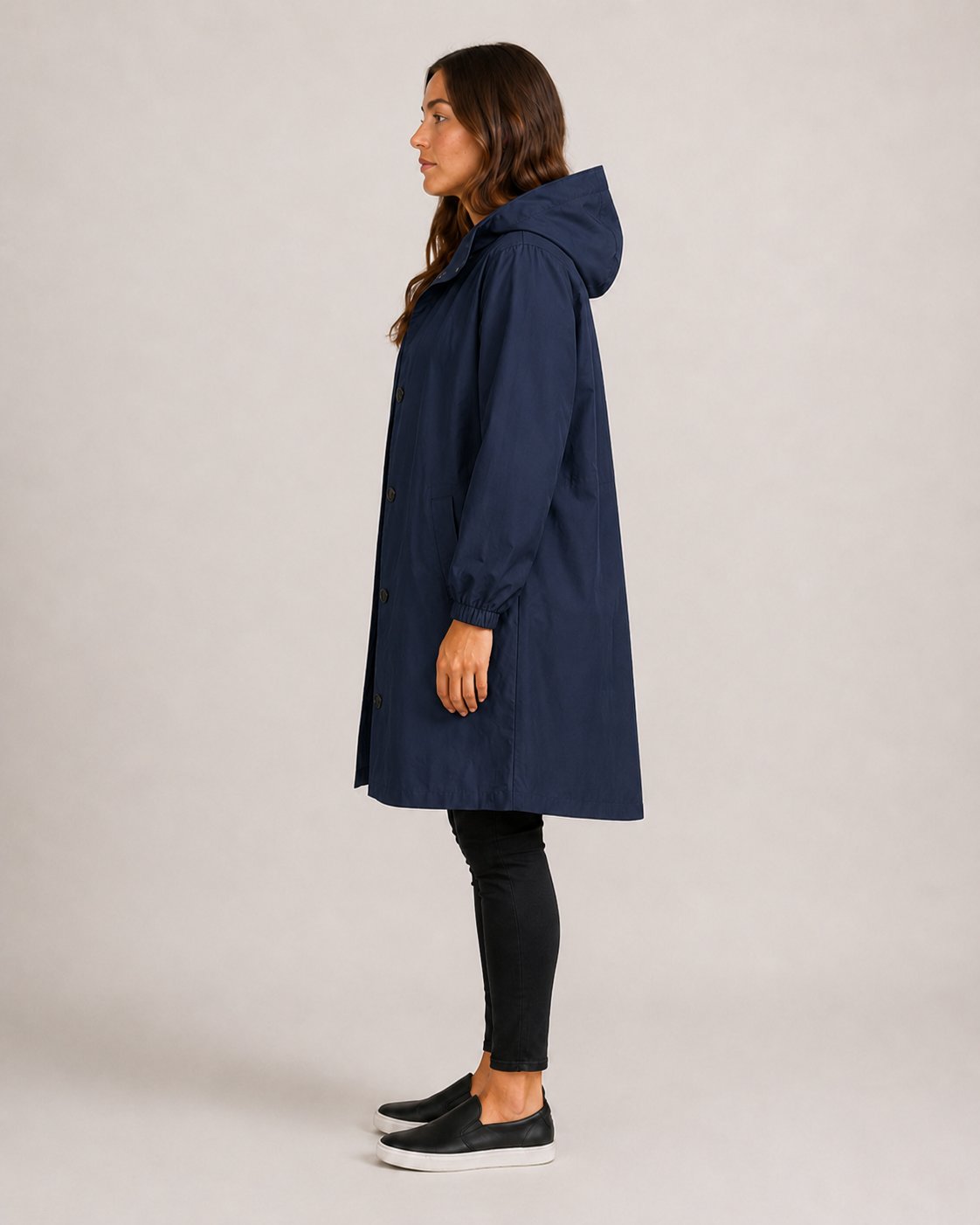 Lange regenjas met knoopsluiting in marineblauw