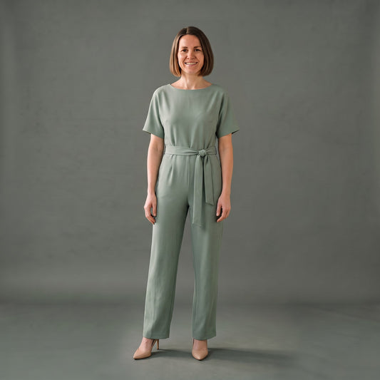 Elegant Jumpsuit med Korte Ærmer, Bindebælte og Brede Ben