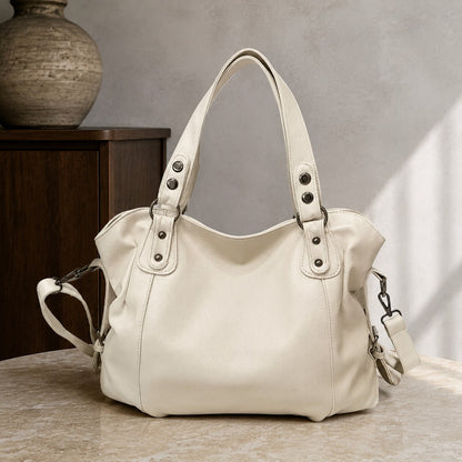Creme hobo bag med nitter og to skulderhåndtag