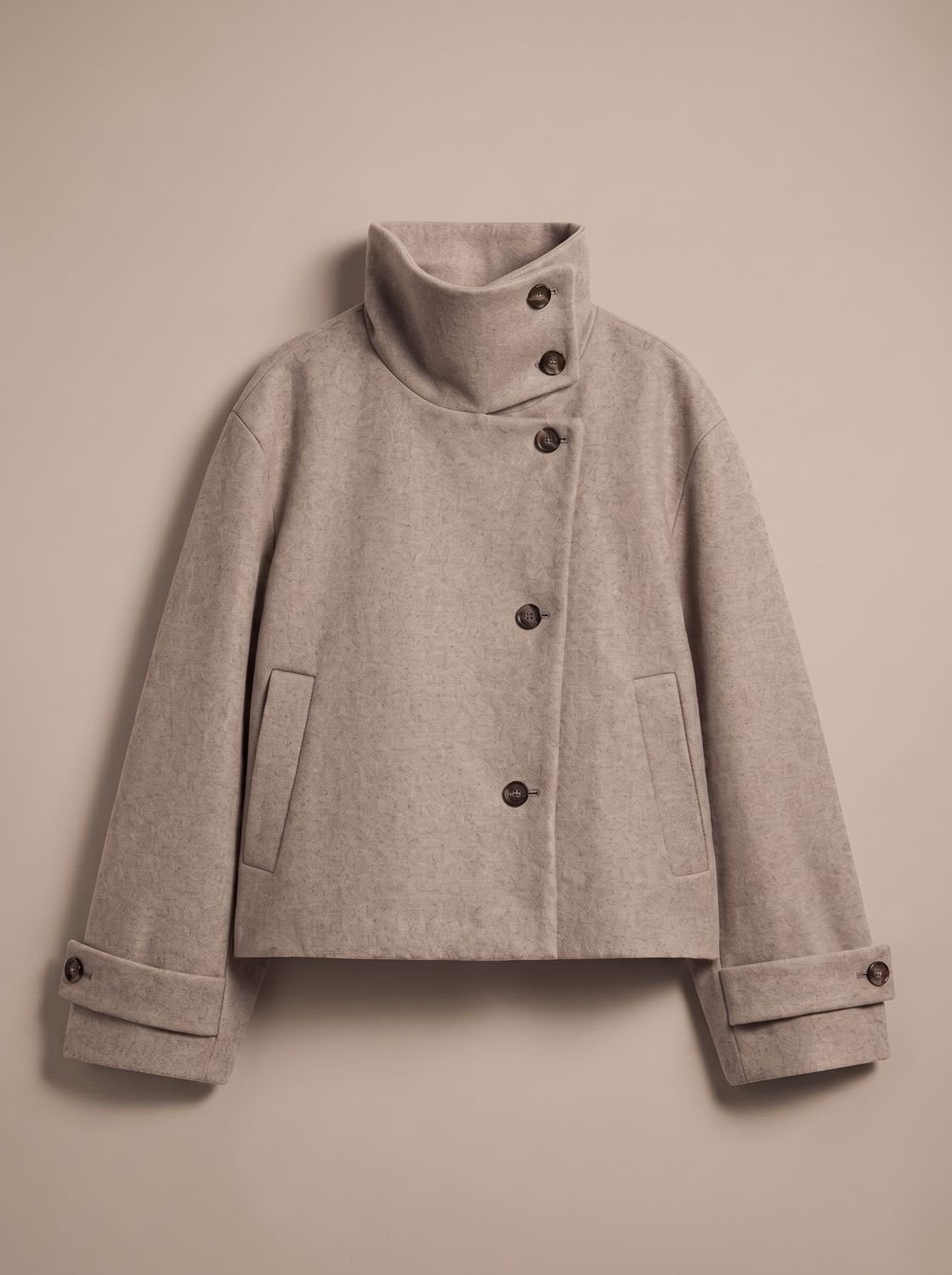 Korte Dames Mantel in Wollook met Opstaande Kraag en Knoopsluiting 3