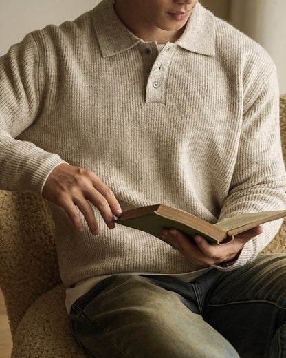 Beige polosweater med polokrave og tre knapper