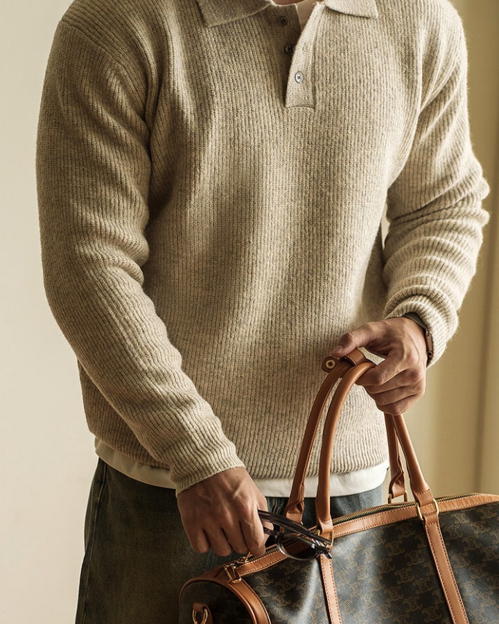 Beige polosweater til herre med taske