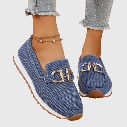 Blå strikkede loafers dame med guldspænde og hvid sneakersål 2