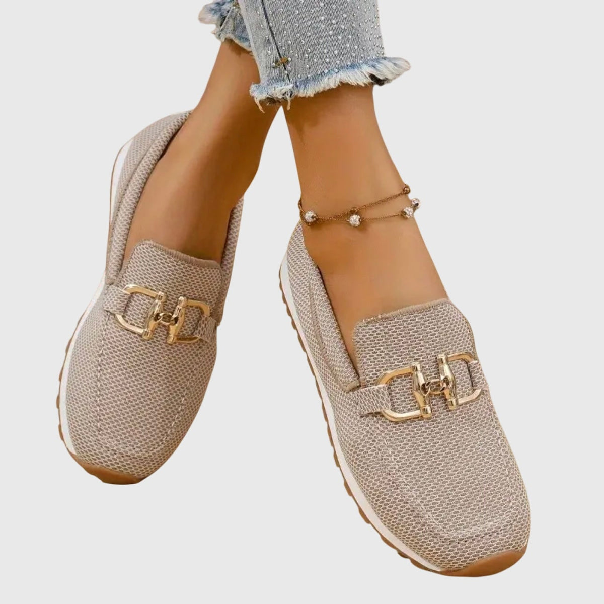 Beige strikkede loafers dame med guldfarvet kædespænde 4