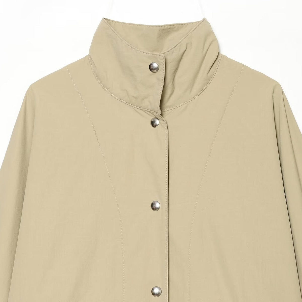 Let Oversized Regnjakke i Cape-Stil med Høj Krave og Lommer 4